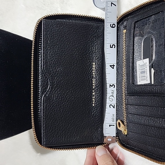 NWT Marc Jacob's Black and Cream/Tan Wallet Wristlet cell phone holder - Picture 9 of 11